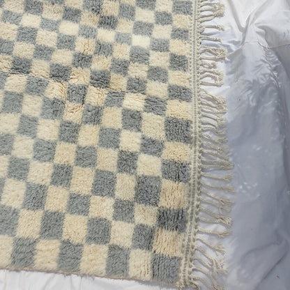 Checkered Rug Beni Ouarain Moroccan Carpet | 8'2x4'9 Ft | 2,50x1,50 m | DAMA | 100% wool handmade - OunizZ