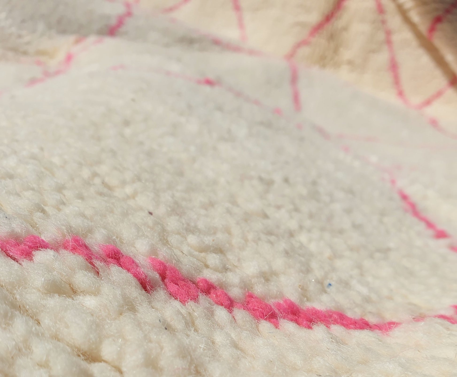 CHICHMA | BENI OUARAIN White & Pink Rug | 100% wool handmade in Morocco - OunizZ