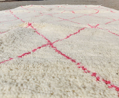 CHICHMA | BENI OUARAIN White & Pink Rug | 100% wool handmade in Morocco - OunizZ