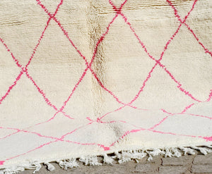 CHICHMA | BENI OUARAIN White & Pink Rug | 100% wool handmade in Morocco - OunizZ