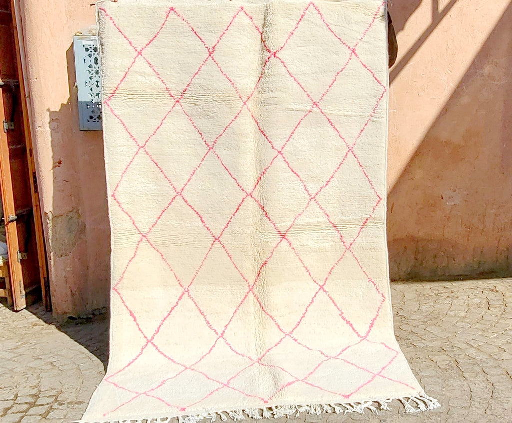 CHICHMA | BENI OUARAIN White & Pink Rug | 100% wool handmade in Morocco - OunizZ