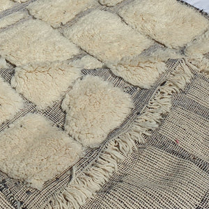 Customized Moroccan Beni Ourain Rug | YAJOUZ | 9 x 8 Ft | 100% wool handmade - OunizZ