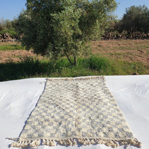 Dama | Checkered Moroccan Rug Blue Beni Ouarain | 8x5'4 Ft | 2,42x1,64 m | Handmade with 100% Authentic wool - OunizZ