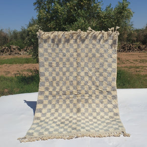 Dama | Checkered Moroccan Rug Blue Beni Ouarain | 8x5'4 Ft | 2,42x1,64 m | Handmade with 100% Authentic wool - OunizZ