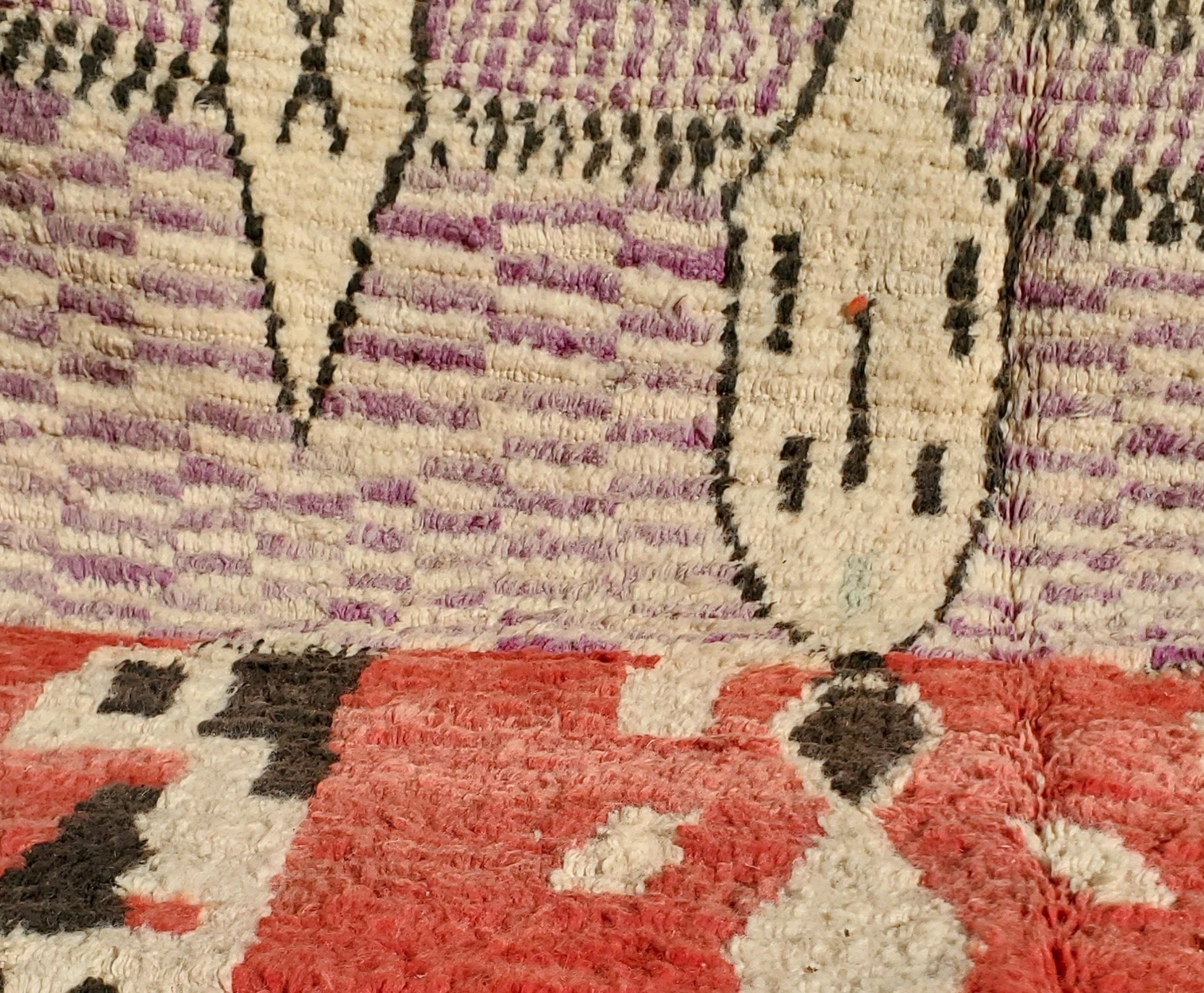 DANA | Boujaad VINTAGE Rug | 100% wool handmade in Morocco - OunizZ