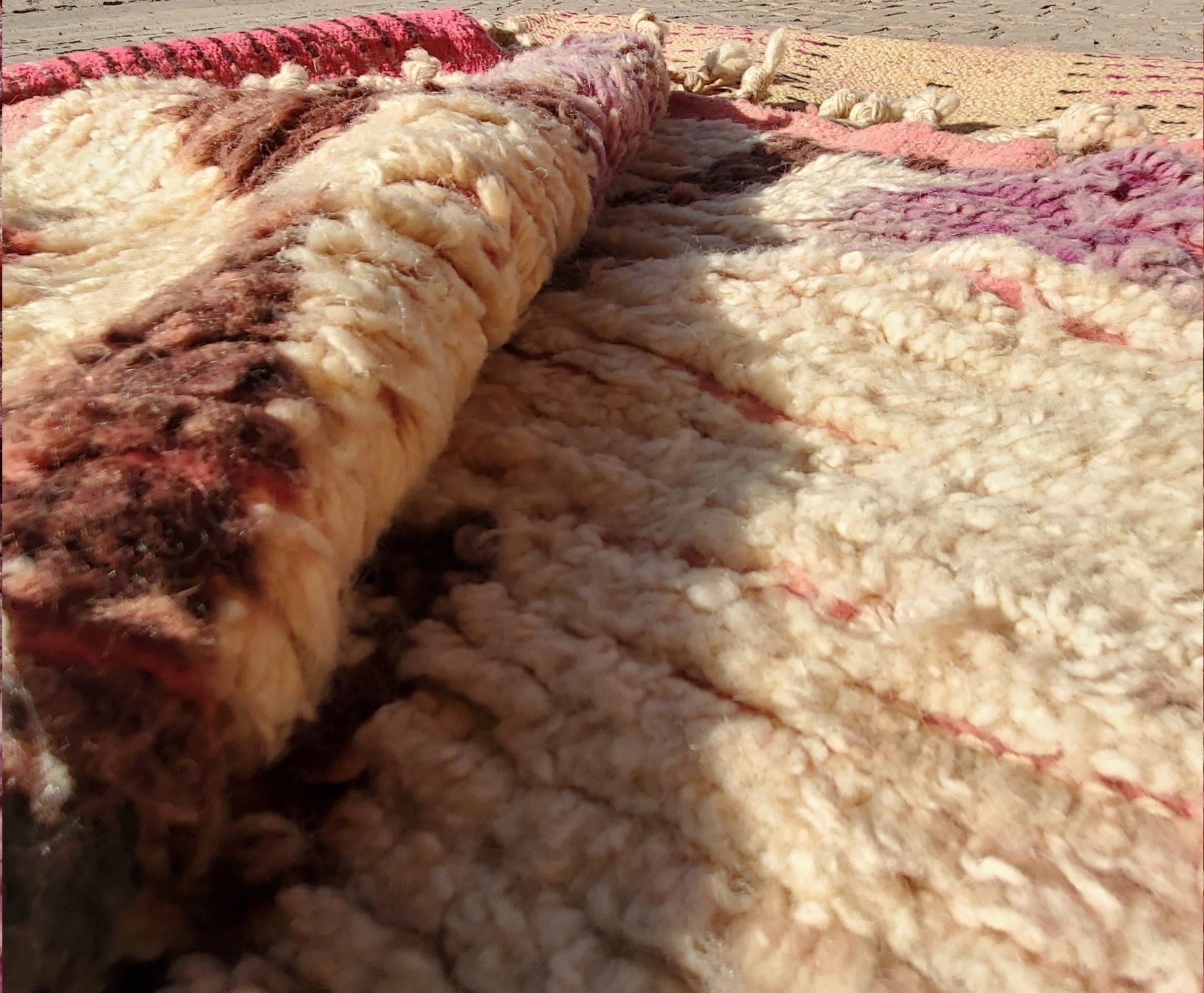 DANA | Boujaad VINTAGE Rug | 100% wool handmade in Morocco - OunizZ