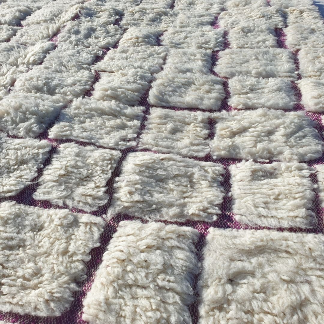 GOUTA Moroccan Rug Beni Ouarain White and Pink | 9'84x6'43 Ft | 300x196 cm | 100% wool handmade - OunizZ