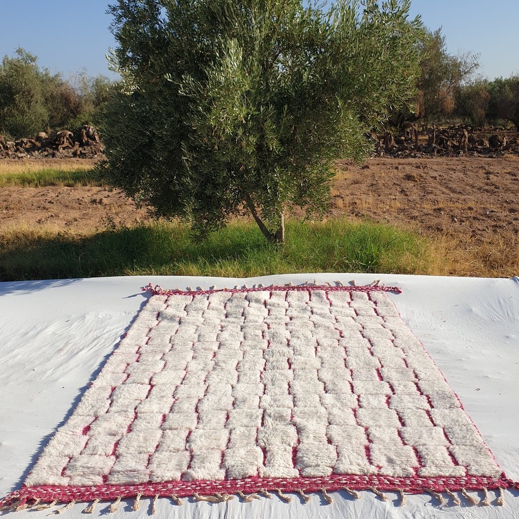 GOUTA Moroccan Rug Beni Ourain White and Pink | 9'50x6'80 Ft | 290x208 cm | 100% wool handmade - OunizZ