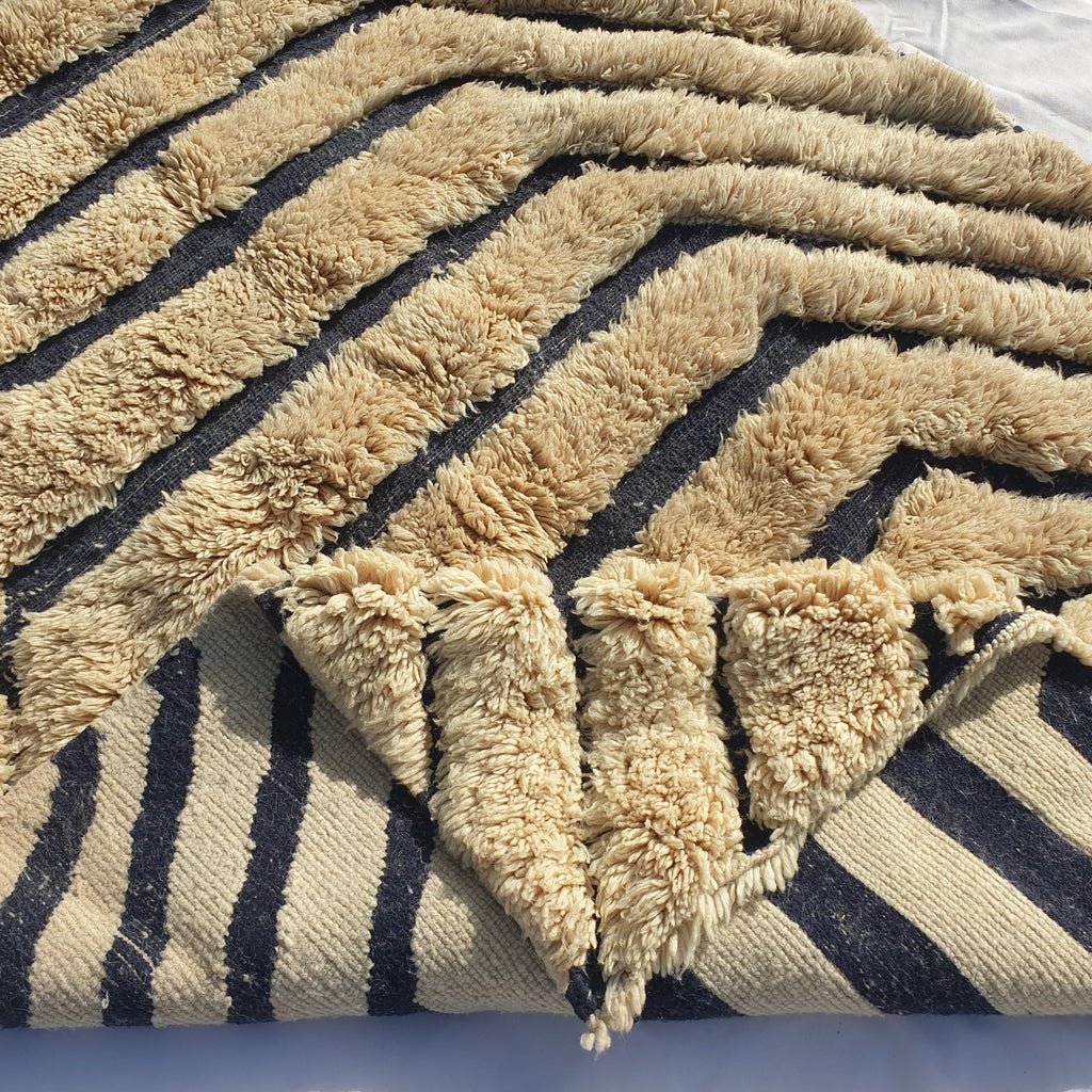 Handcrafted BENI MOROCCAN RUG | Dye Wool Authentic & Soft Rug | Berber Moroccan Rug | Moroccan Woolen Carpet Chinla | 9'3x6'4 Ft | 2,84x1,95 m - OunizZ