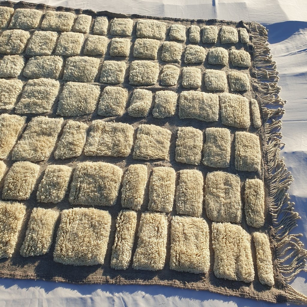 Handcrafted BENI MOROCCAN RUG | Dye Wool Authentic & Soft Rug | Berber Moroccan Rug | Moroccan Woolen Carpet Gouta | 9x7'7 Ft | 2,73x2,34 m - OunizZ