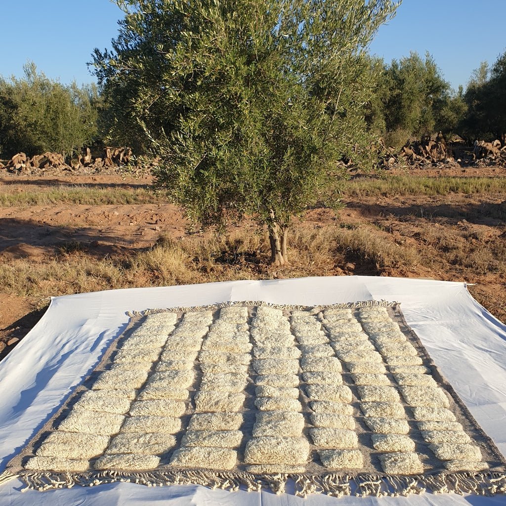 Handcrafted BENI MOROCCAN RUG | Dye Wool Authentic & Soft Rug | Berber Moroccan Rug | Moroccan Woolen Carpet Gouta | 9x7'7 Ft | 2,73x2,34 m - OunizZ