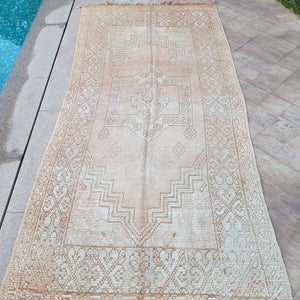 HIRA | 9'2x4'6 Ft | 3,45x1,55 m | Moroccan VINTAGE Colorful Rug | 100% wool handmade - OunizZ