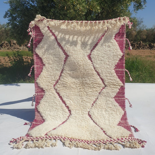 Jamana - BENI OUARAIN Moroccan Rug White and pink for Bedroom | Moroccan High Pile Area Rug Berber Authentic Wool | 4'9x3'2 Ft | 150x98 cm - OunizZ