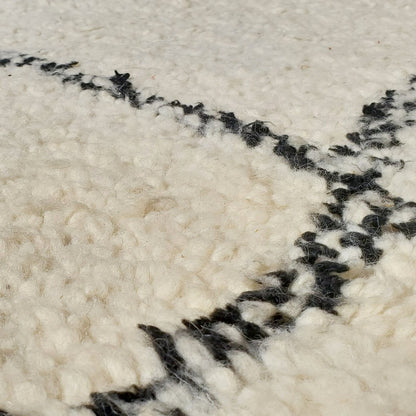 KEMICHA | BENI OUARAIN Black & White Rug | 100% wool handmade in Morocco - OunizZ