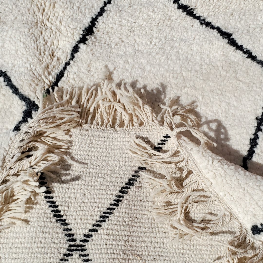 LALLA | BENI OUARAIN Black & White Rug | 100% wool handmade in Morocco - OunizZ