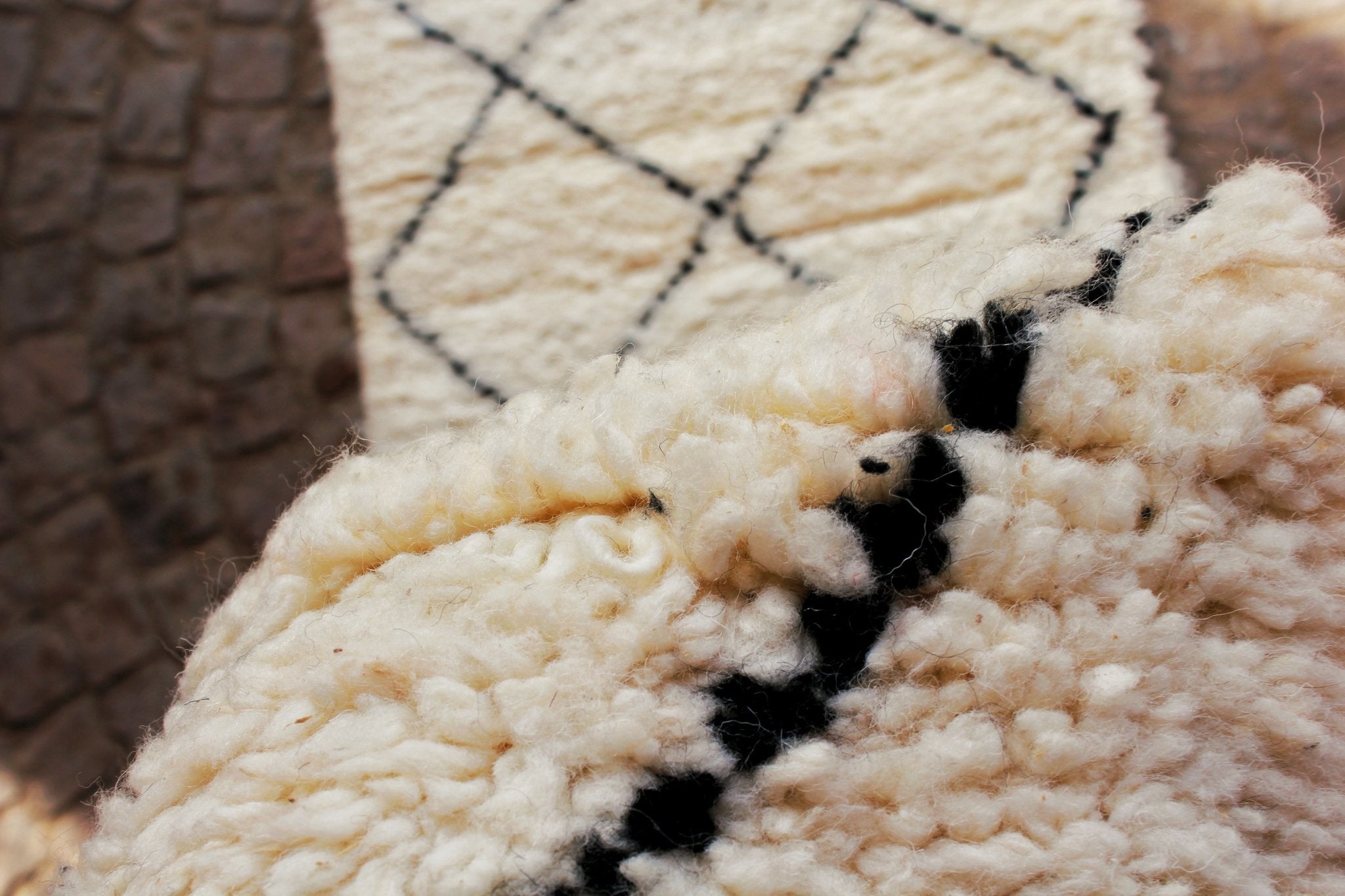 MAYA | BENI OUARAIN "Runner" Black & White Rug | 100% wool handmade in Morocco - OunizZ