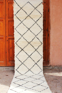 MAYA | BENI OUARAIN "Runner" Black & White Rug | 100% wool handmade in Morocco - OunizZ