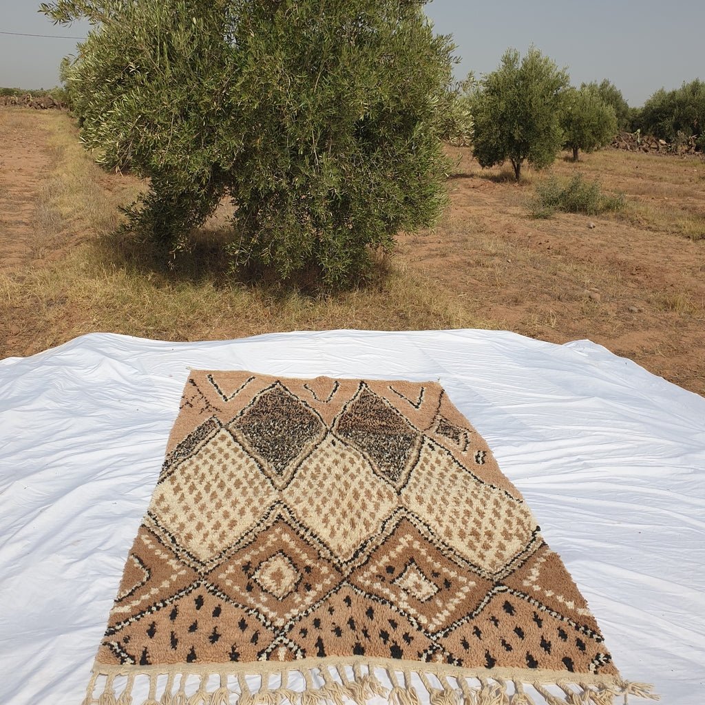 Moroccan Rug Boujaad Bedroom & living room carpet | NAGRA | 8'5x5'2 Ft | 2,58x1,57 m | 100% wool handmade - OunizZ