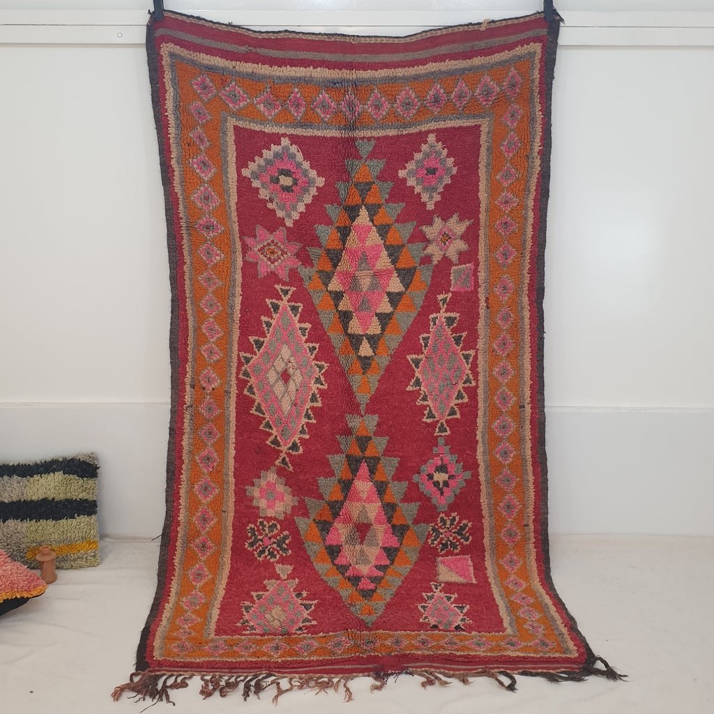 Moroccan VINTAGE Red Rug | 8'6x4'7 Ft | 2,62x1,44 m | BILANA | 100% wool handmade - OunizZ