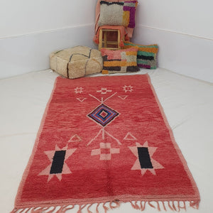Moroccan VINTAGE Red Rug | 8x4'2 Ft | 2,45x1,28 m | ZIMANA | 100% wool handmade - OunizZ