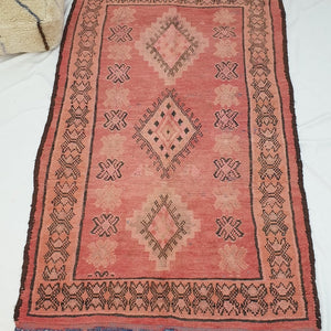 Moroccan VINTAGE Red Rug | 8'x4'9 Ft | 2,44x1,48 m | ZARJA | 100% wool handmade - OunizZ