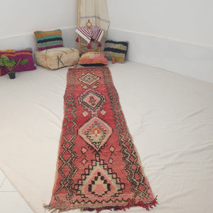 Moroccan VINTAGE Red Runner Rug | 9'6x2'5 Ft | 2,94x0,76 m | HONAN | 100% wool handmade - OunizZ