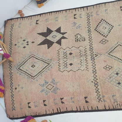 Moroccan VINTAGE Rug | 12'4x5'1 Ft | 3,79x1,56 m | TOWABA | 100% wool handmade - OunizZ