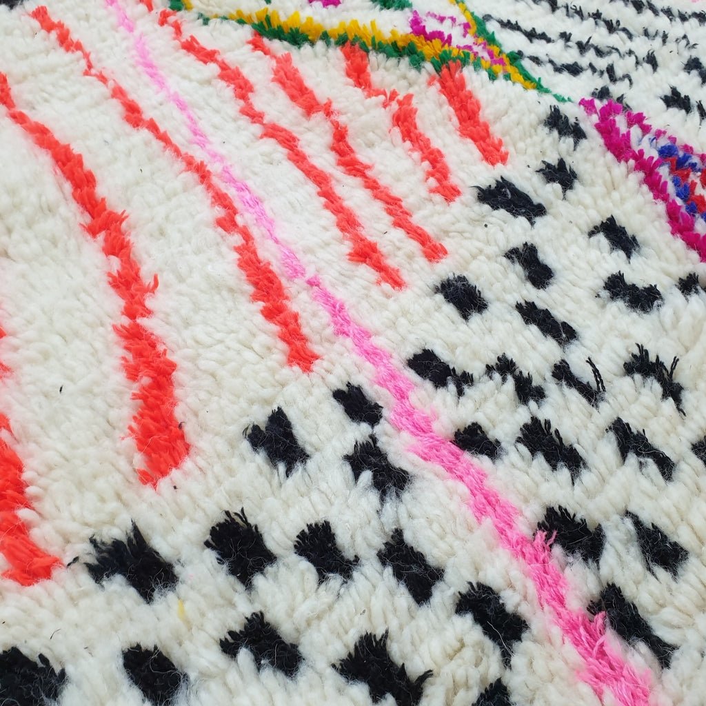 Moroccan White Rug Azilal | KATOKA | 7'9x5'2 Ft | 2,40x1,59 m | 100% wool handmade - OunizZ