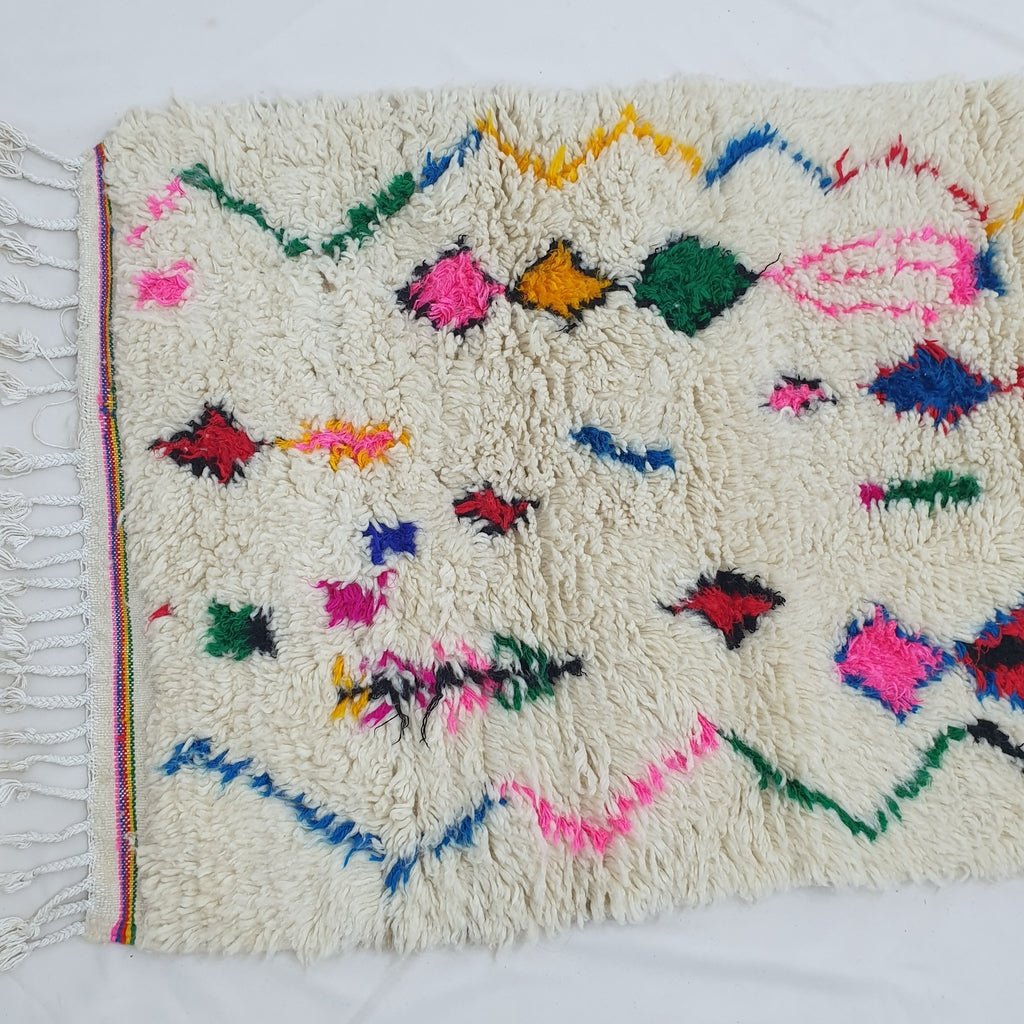 Moroccan White Rug Azilal | KTYTE | 4'4x2'9 Ft | 1,35x0,88 m | 100% wool handmade - OunizZ