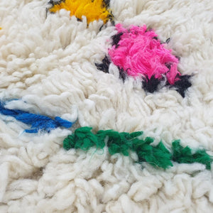 Moroccan White Rug Azilal | KTYTE | 4'4x2'9 Ft | 1,35x0,88 m | 100% wool handmade - OunizZ