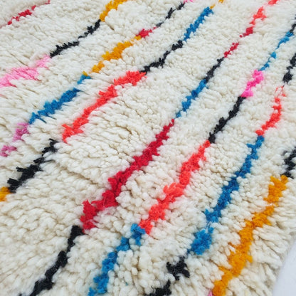 Moroccan White Rug Azilal | LATOKA | 8'3x4'6 Ft | 2,53x1,40 m | 100% wool handmade - OunizZ