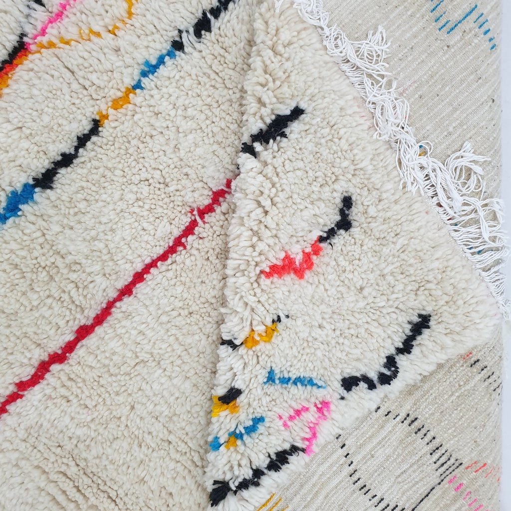 Moroccan White Rug Azilal | LATOKA | 8'3x4'6 Ft | 2,53x1,40 m | 100% wool handmade - OunizZ