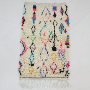 Moroccan White Rug Azilal | MICHALHA | 4'6x2'9 Ft | 1,40x0,88 m | 100% wool handmade - OunizZ