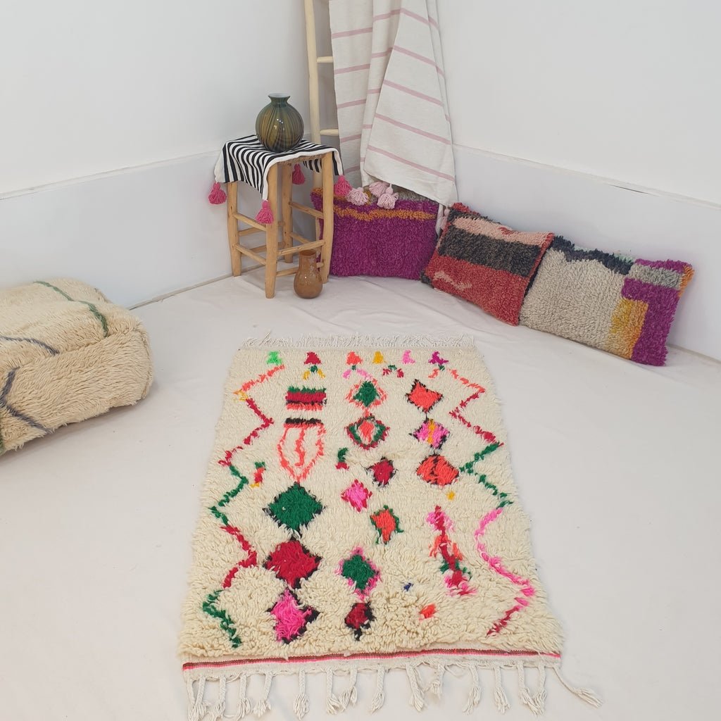 Moroccan White Rug Azilal | NIKATI | 4'6x3' Ft | 1,40x0,90 m | 100% wool handmade - OunizZ