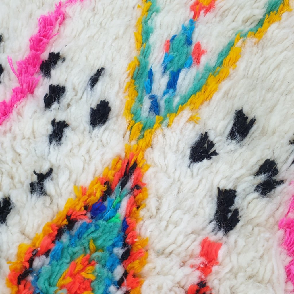 Moroccan White Rug Azilal | SIMIKA | 4'9x3'3 Ft | 1,48x1 m | 100% wool handmade - OunizZ