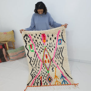 Moroccan White Rug Azilal | SIMUSHA | 4'8x3'3 Ft | 1,45x1 m | 100% wool handmade - OunizZ