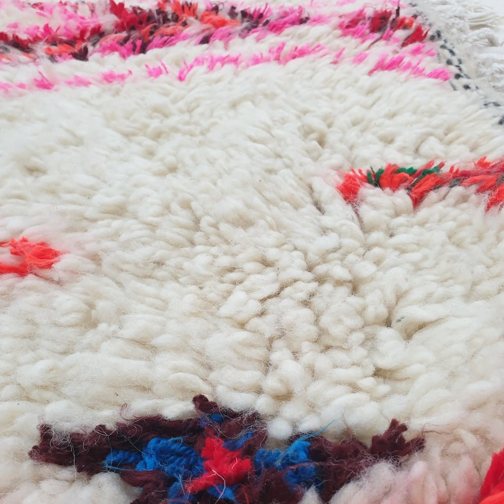 Moroccan White Rug Azilal | TLISTA | 8'2x4'8 Ft | 2,50x1,45 m | 100% wool handmade - OunizZ