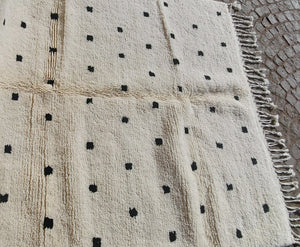 NELYA | BENI OUARAIN Black & White Rug | 100% wool handmade in Morocco - OunizZ