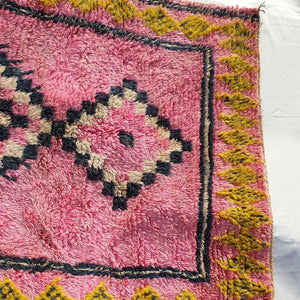 ROWARDA Moroccan Boujaad Pink Rug | 8x5 Ft | 2,45x1,50 m | 100% wool handmade - OunizZ