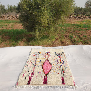 Sbata- Moroccan Rug 5x8 White Azilal | Authentic Berber Moroccan Bedroom Rug | Handmade 100% Wool Rug | 251x148 cm | 8'23x4'86 ft - OunizZ