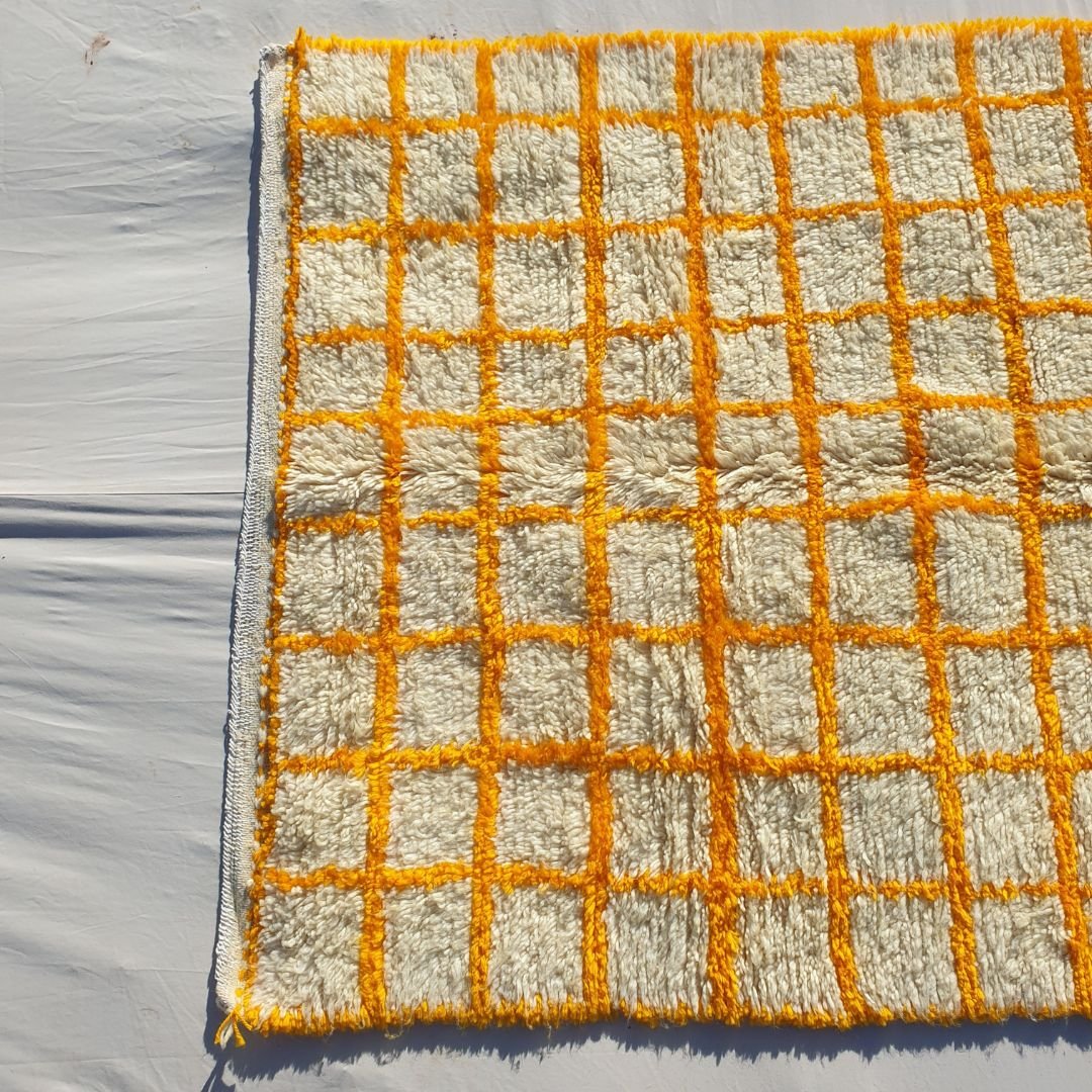 Sfani - Moroccan Rug White Azilal Yellow checkered | Authentic Berber Area Rug | 8'6x4'8 ft - OunizZ