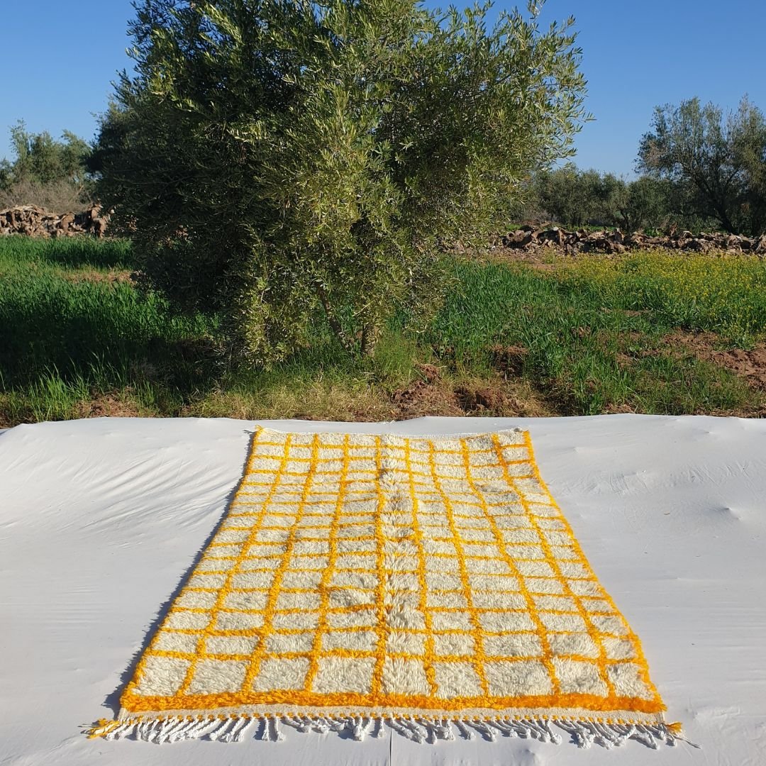 Sfani - Moroccan Rug White Azilal Yellow checkered | Authentic Berber Area Rug | 8'6x4'8 ft - OunizZ