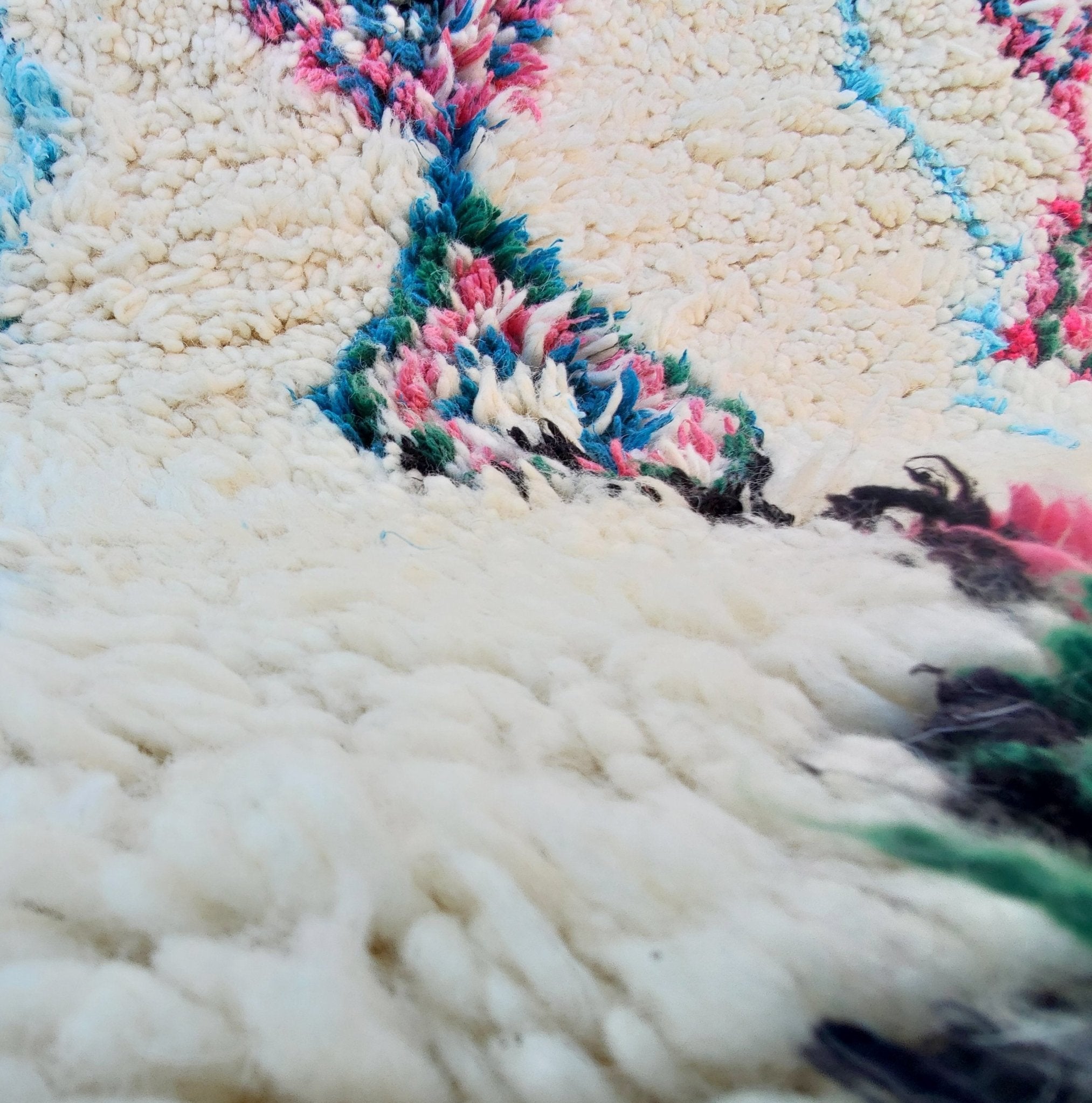 TAKAMA | Azilal Rug | 100% wool handmade in Morocco - OunizZ