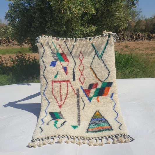 Tanal - BENI OUARAIN Moroccan White Rug for Bedroom | Moroccan High Pile Area Rug Berber Authentic Wool | 5'1x3'3 Ft | 154x101 cm - OunizZ