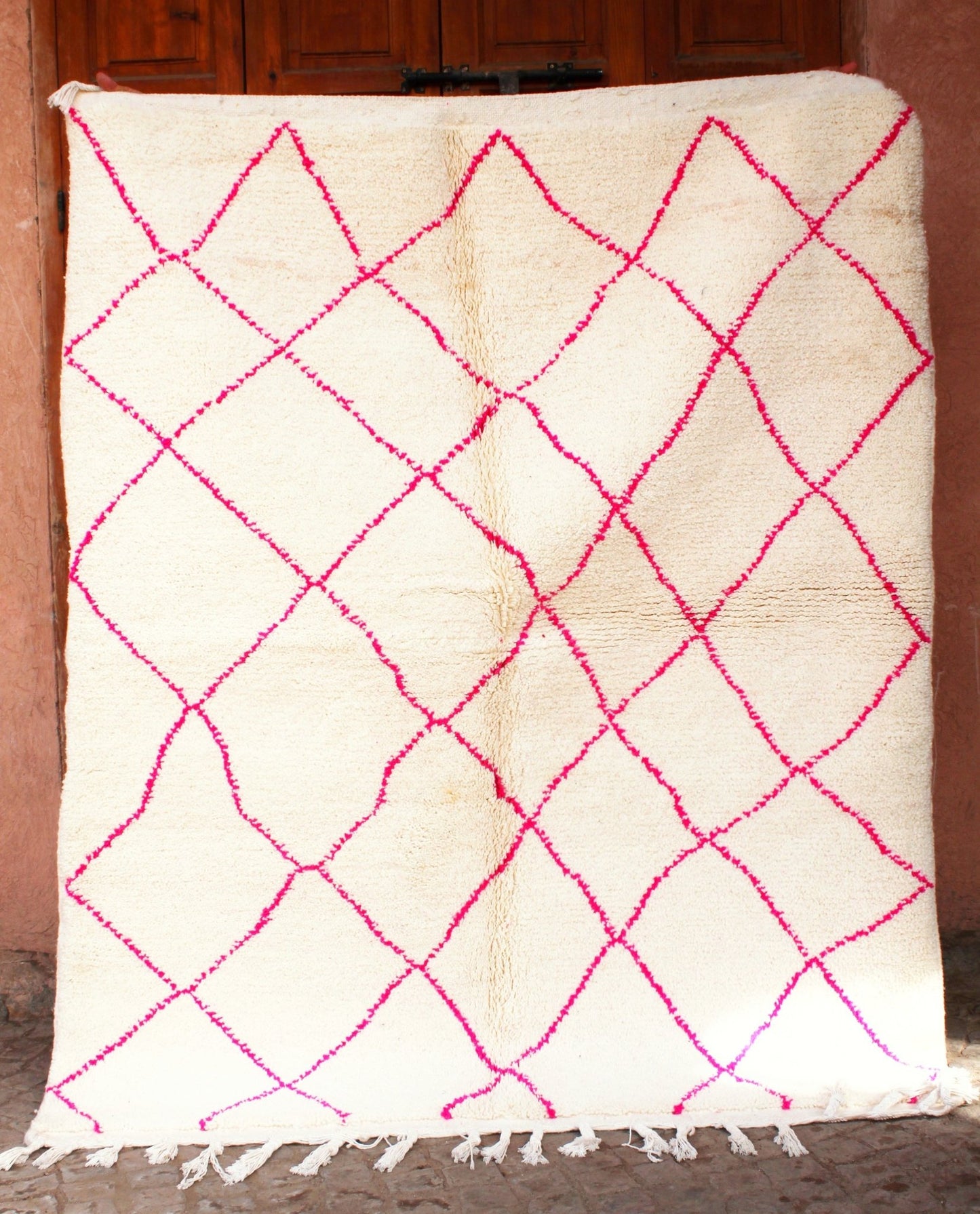 TANNIT | BENI OUARAIN White & Pink Rug | 100% wool handmade in Morocco - OunizZ