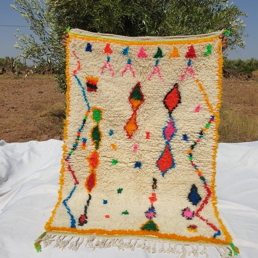 White Azilal Moroccan Rug | Vintage Moroccan Rug | Vintage Berber Rug | Moroccan Area Rug | Authentic Handmade Moroccan Wool Rug | 4'8x3'3 ft - OunizZ