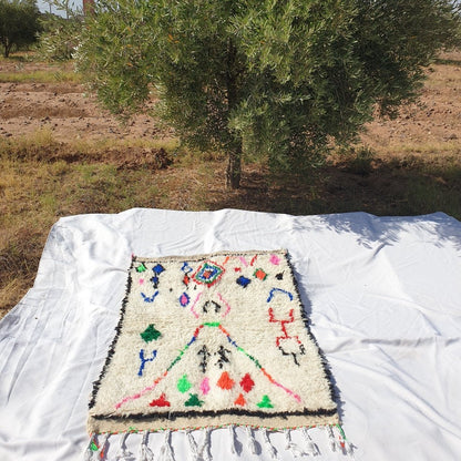 White Azilal Moroccan Rug | Vintage Moroccan Rug | Vintage Berber Rug | Moroccan Area Rug | Authentic Handmade Moroccan Wool Rug | 4'8x3'3 ft - OunizZ