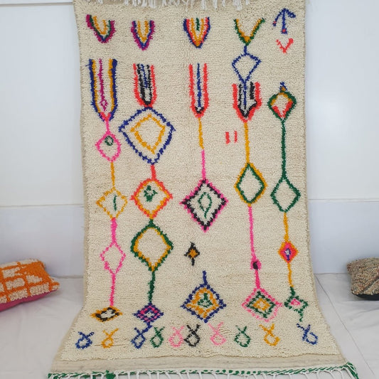 White Azilal Moroccan Rug | Vintage Moroccan Rug | Vintage Berber Rug | Moroccan Area Rug | Authentic Handmade Moroccan Wool Rug | 8'7x5 ft - OunizZ