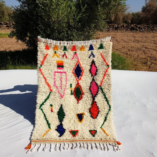 White Moroccan Rug Azilal | Authentic Handmade Moroccan Wool Rug | Berber Moroccan Rug for bedroom | 145x99 cm | 4'76x3'25 ft - OunizZ