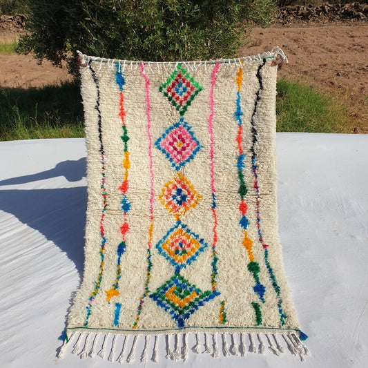 White Moroccan Rug Azilal | Authentic Handmade Moroccan Wool Rug | Berber Moroccan Rug for bedroom | 148x99 cm | 4'86x3'25 ft - OunizZ